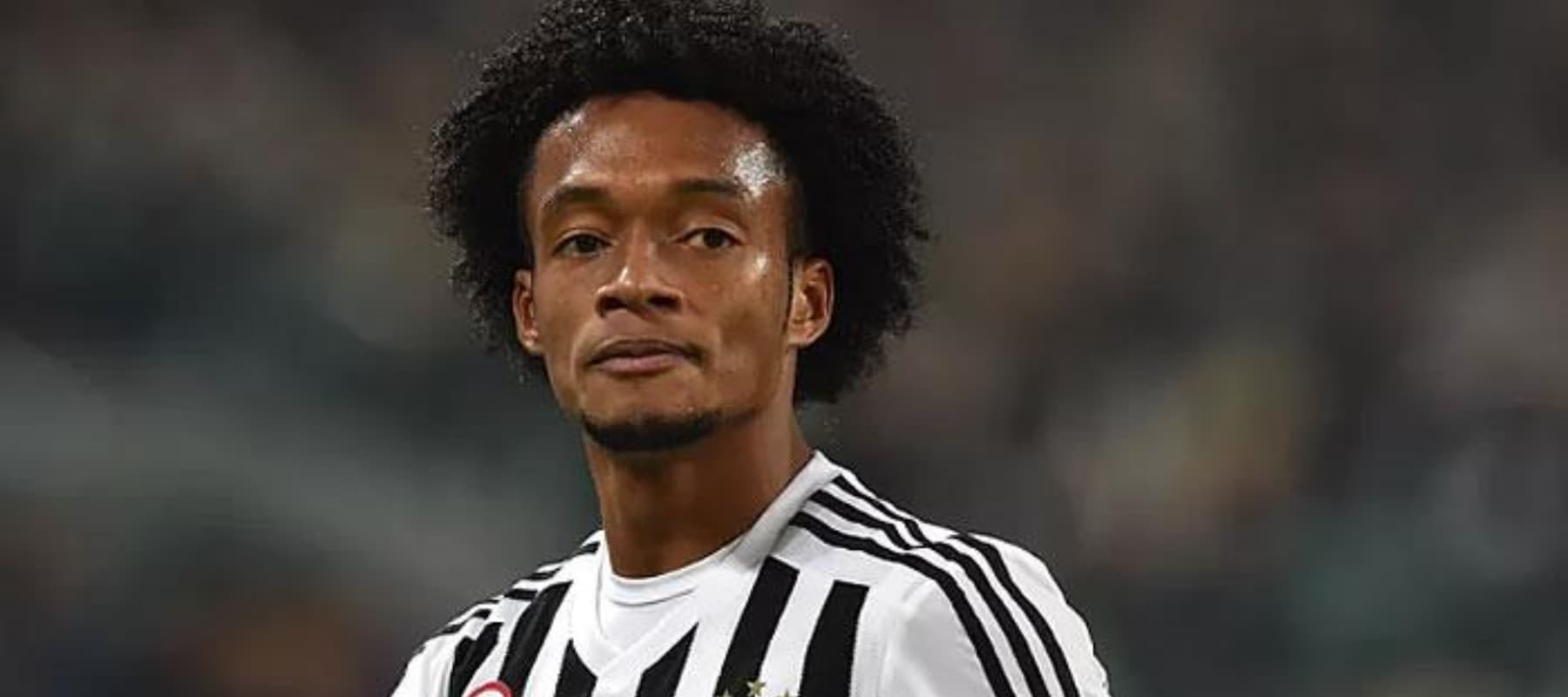 El colombiano quiere seguir en el equipo italiano que dirige Massimiliano Allegri y estas serían las condiciones de su nuevo contrato.