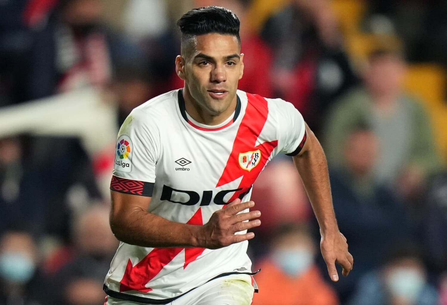 El colombiano Radamel Falcao sigue desconectado con el gol y en el Rayo Vallecano esa racha no gusta mucho.