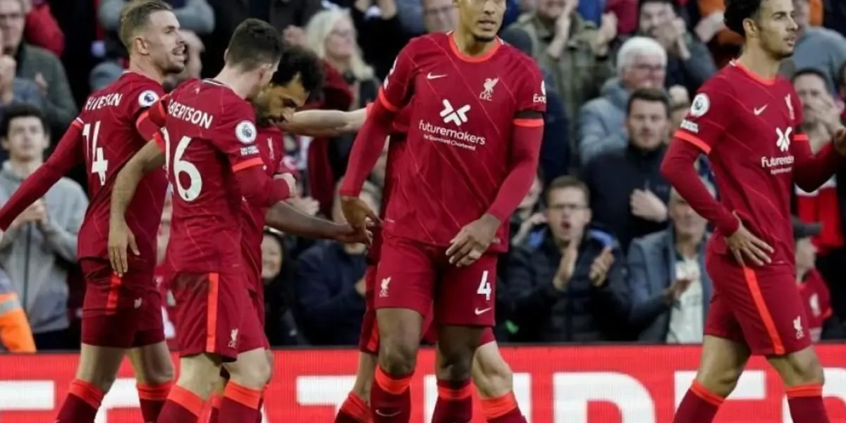 El colombiano tuvo la confianza de Jurgen Klopp para ser inicialista ante Leicester y hay un compañero que no le pasó el balón al guarjio, prefería hacer la individual.