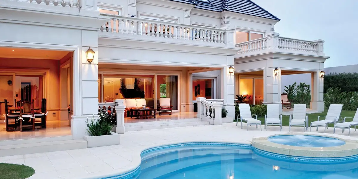 El colombiano ya oficializo su incorporación a River Plate, pero ahora baraja opciones de donde vivirá en la capital porteña.