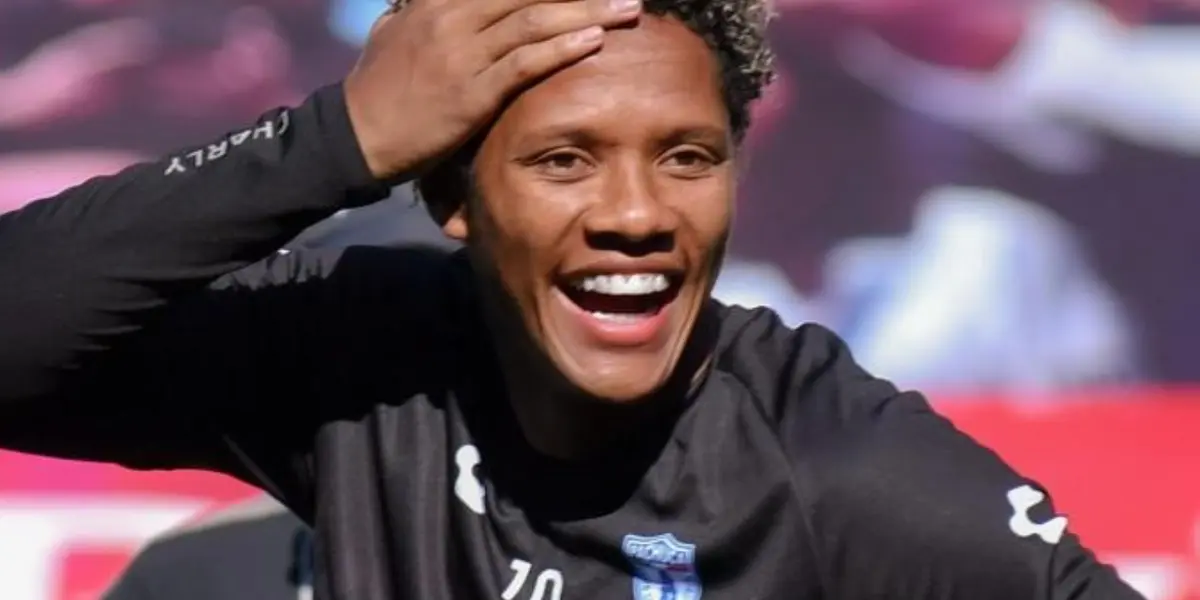 El colombiano Yairo Moreno gracias a su buen presente en México y sus actuaciones con la Selección Colombia, tiene sobre la mesa una oferta abierta para irse a jugar en Europa.