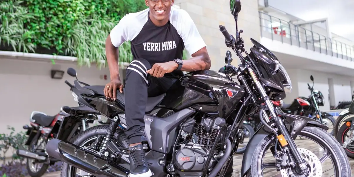 El colombiano Yerry Mina es una máquina que no para de facturar gracias a la publicidad y con la marca Hero Motos Colombia gana millones.