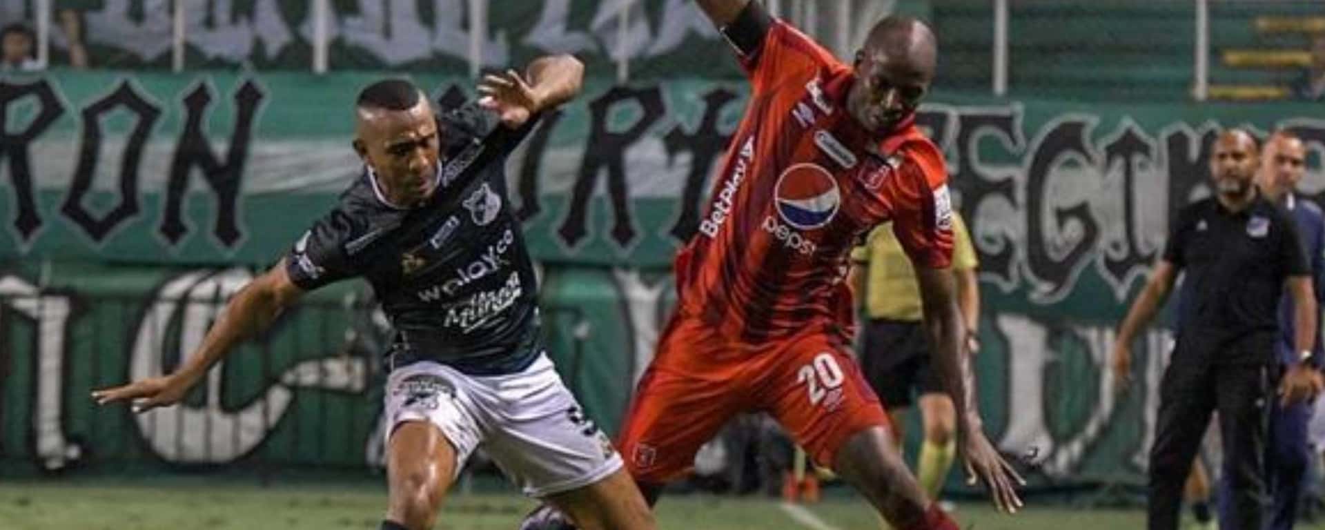 El conjunto azucarero sufrió una dolorosa derrota con dos hombres más que su rival y la hinchada no dudo en aplaudir al equipo escarlata.