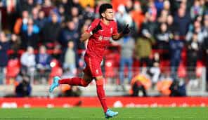 El conocido tridente Mane, Salah, Firmino, son unos de los tridentes más poderos de Europa, pero el reloj no pasa en vano, por eso el técnico Klopp desde ya busca re cambio.