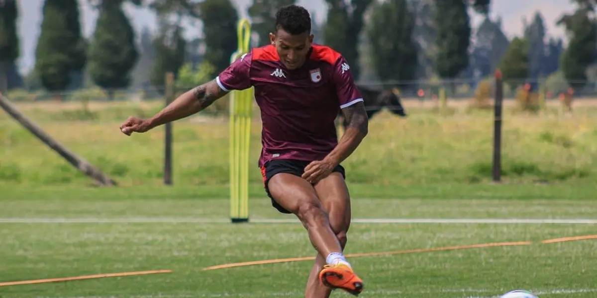 El defensor central estuvo inmerso en una confusión, que llevó a pensar que se iría del equipo.