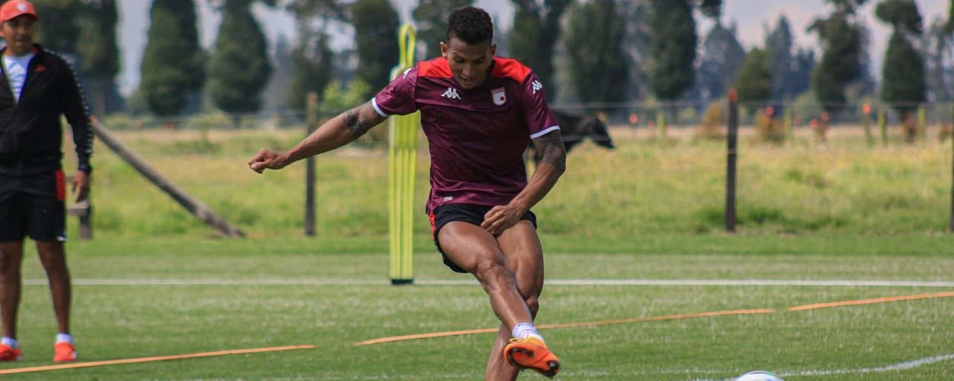 El defensor central estuvo inmerso en una confusión, que llevó a pensar que se iría del equipo.