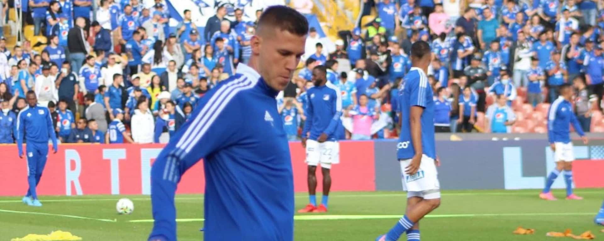 El defensor central viajo con su Selección para jugar el repechaje a Qatar 2022.