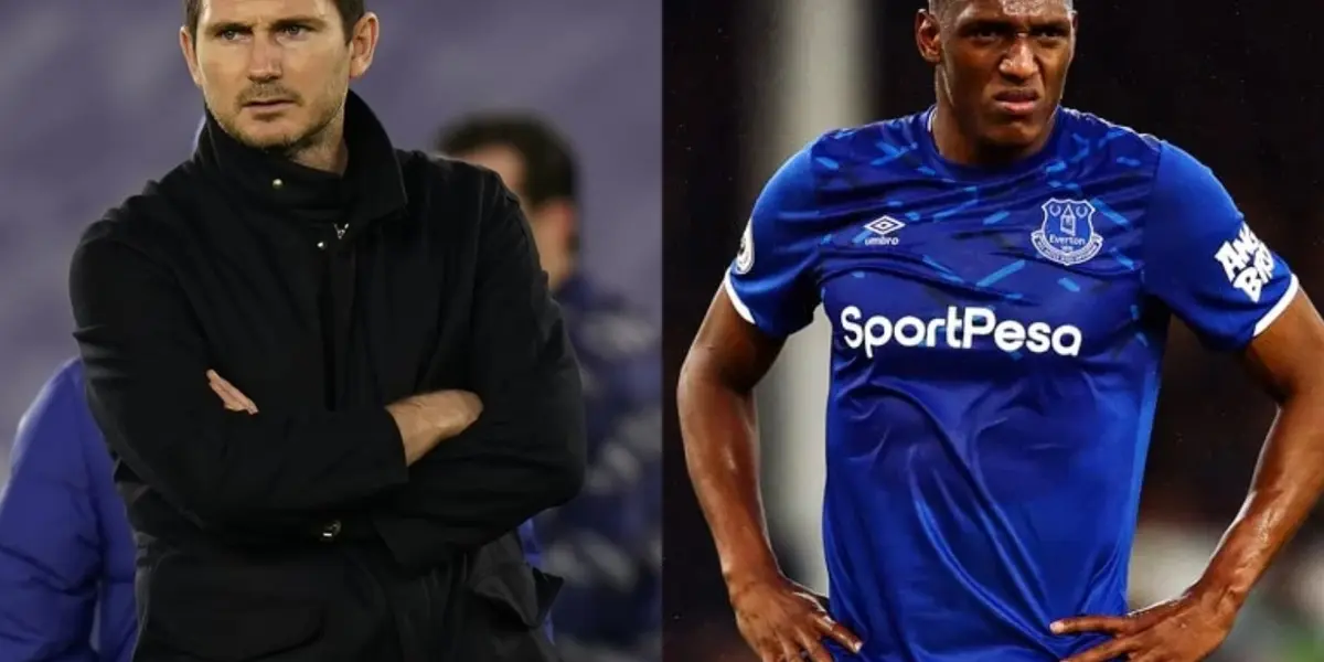 El defensor colombiano salió del partido ante Leicester por una molestia.