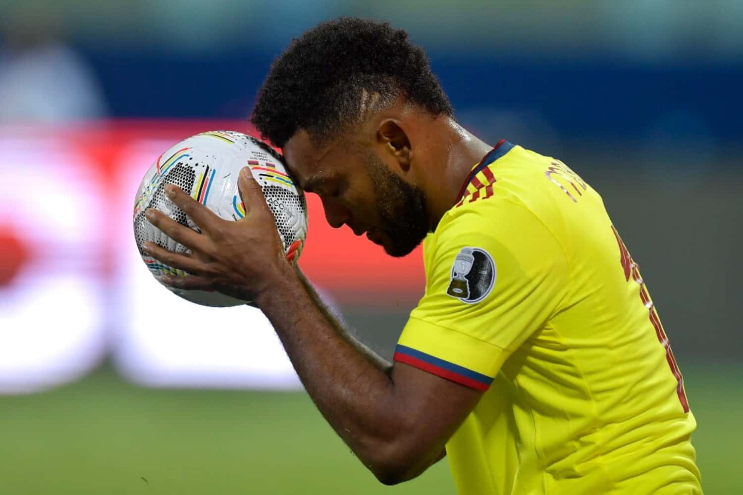 El delantaro colombiano ha sido muy cuestionado por su nivel en la Selección Colombia donde ha tenido varias opciones claras de gol pero falló.