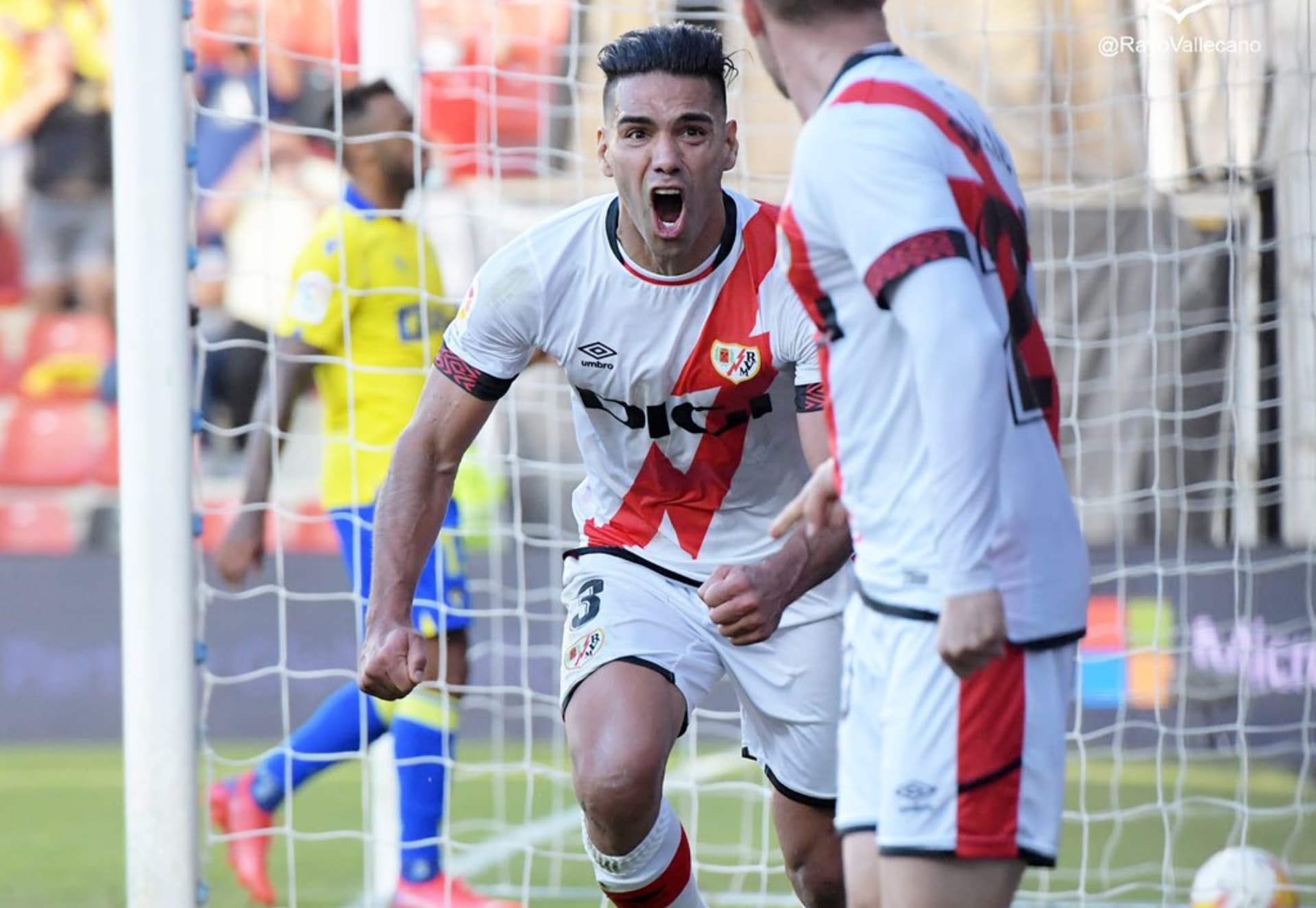 El delantero colombiano está viviendo un regreso soñado a La Liga de España y no paran de llegarle elogios a "El Tigre" que ahora tiene 300 goles en su carrera.
