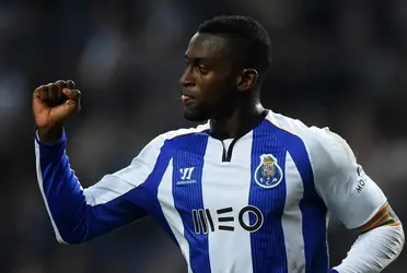 El delantero colombiano Jackson Martínez paso de romper redes a romper las bocinas con sus canciones.