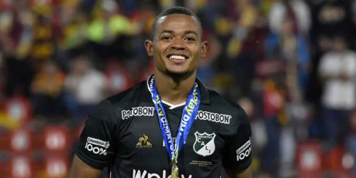 El delantero colombiano y que fue convocado a la Selección Colombia ha demostrado en redes sociales su gusto por los tenis.