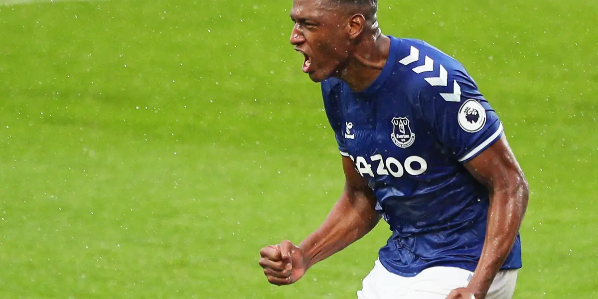 El DT de Everton dio detalles del regreso del defensor colombiano.
