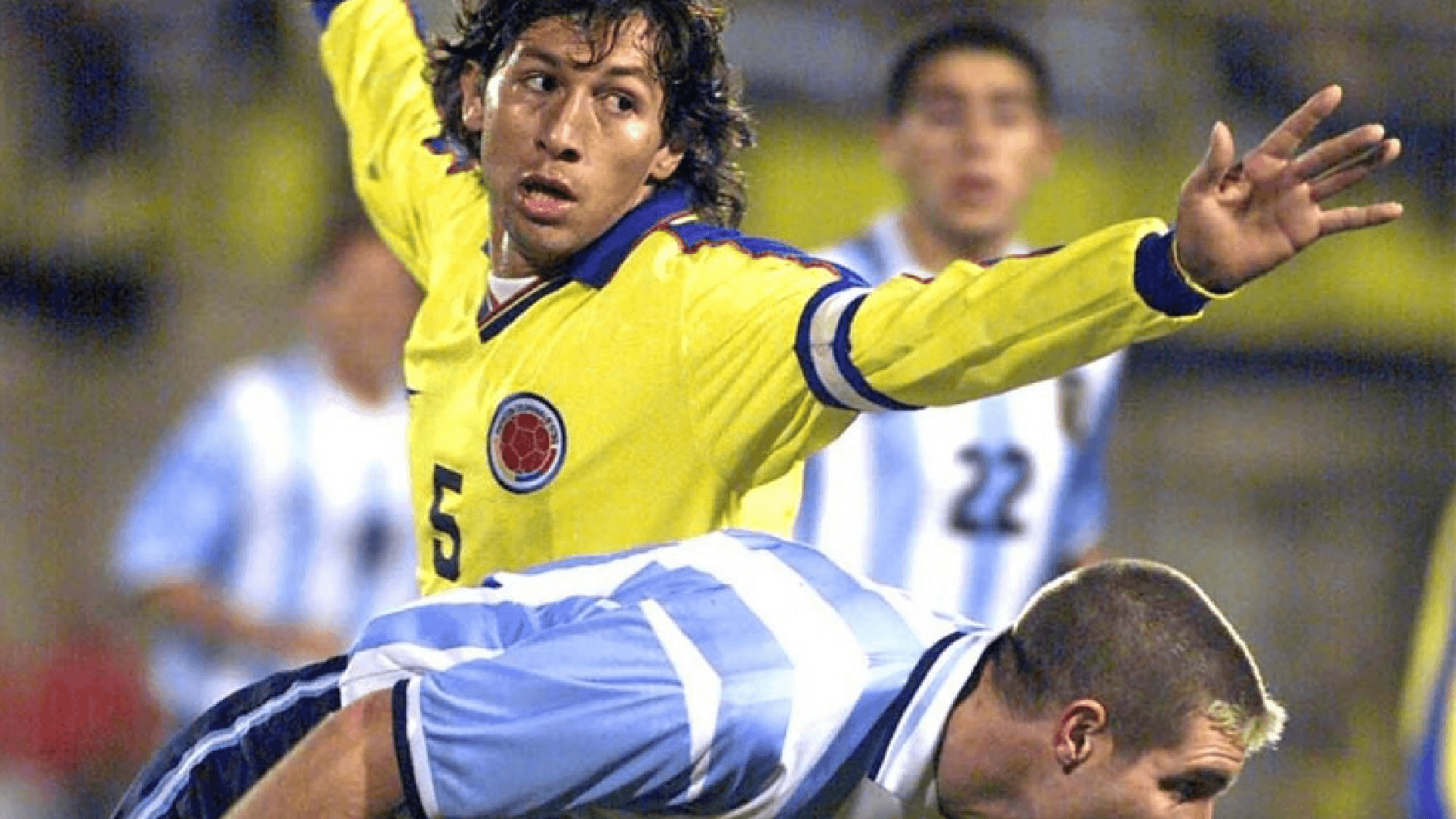 El emblemático exjugador exhibió su alineación con históricos nombres y alternativas en varios sectores