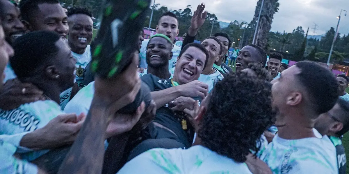 El entrenador de los verdolagas sorprendió a todos con su decisión a unos instantes del partido definitivo