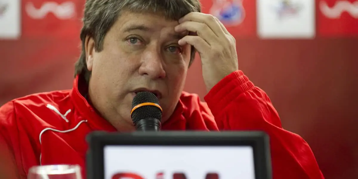 El entrenador e histórico exjugador antioqueño dejó la dirección técnica del 'Poderoso' luego de un consecutiva serie de desfavorables resultados y eliminación en Copa Colombia