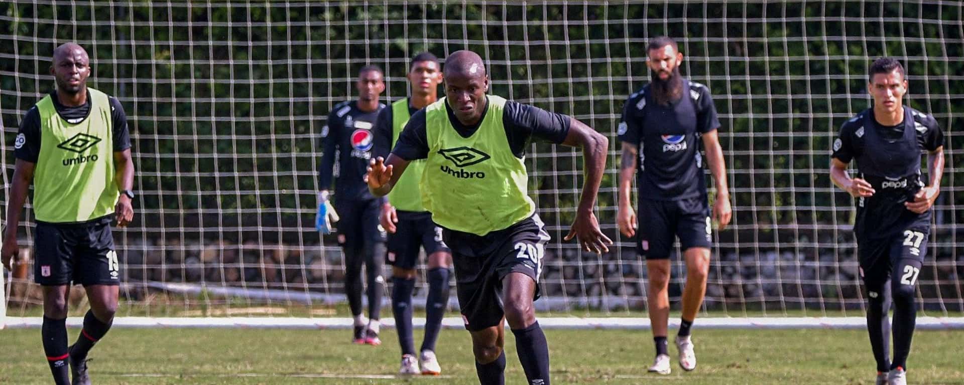 El equipo de Alberto Gamero visitará a un caótico conjunto Escarlata que quiere la victoria para calmar la crisis.