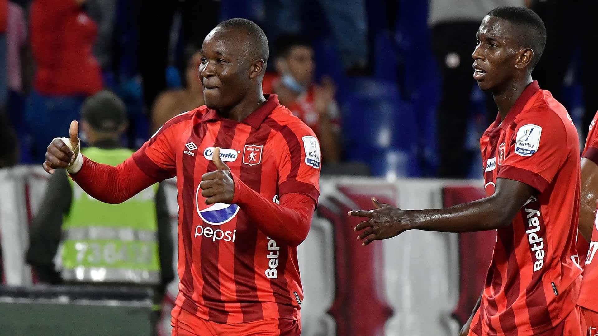 El equipo escarlata sumó su primera victoria del año en condición de local y estrenó de buena manera su nueva camiseta.