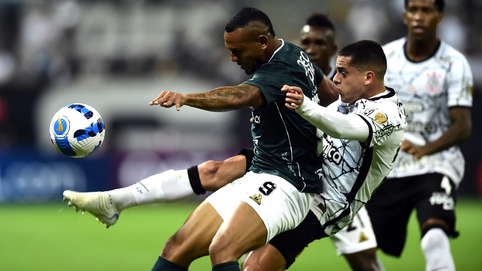 El Estadio Palmaseca de la ciudad de Santiago de Cali, recibe a un poderoso Corinthians de Brasil.