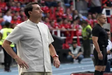 El estratega estaría buscando la salida de varios jugadores del equipo.