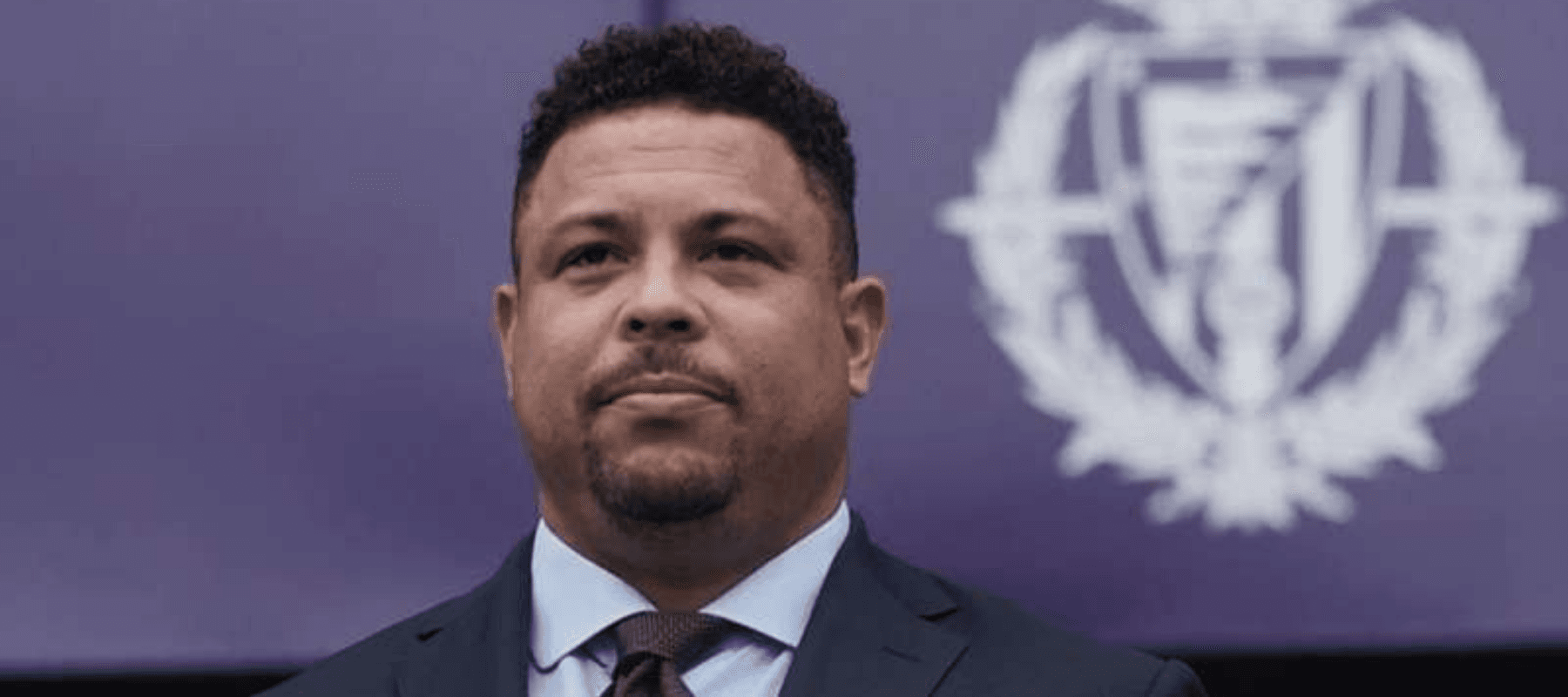 El exfutbolista brasileño es considerado uno de los mejores 9 en la historia del fútbol y elogió a un delantero colombiano que se ha destacado en Europa y quien vivió una situación similar a la del fenomeno por una lesión.