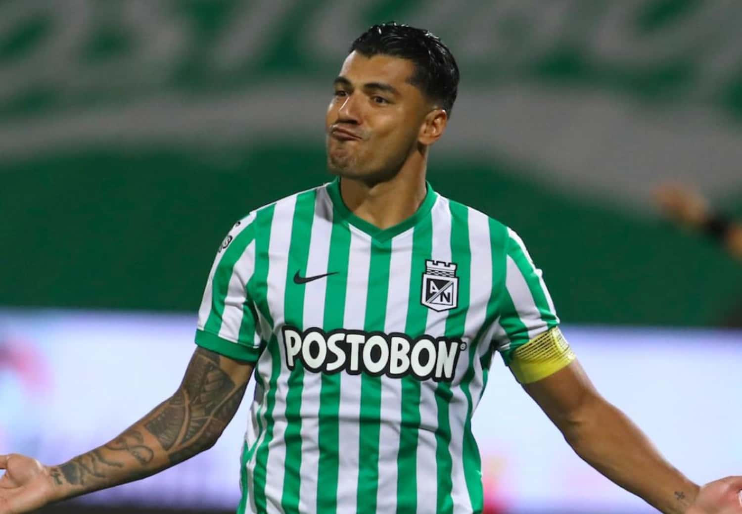 El experimentado delantero sigue siendo cuestionado por su nivel en el club, donde al parecer ya estarían a punto de tomar decisiones respecto a su futuro deportivo.