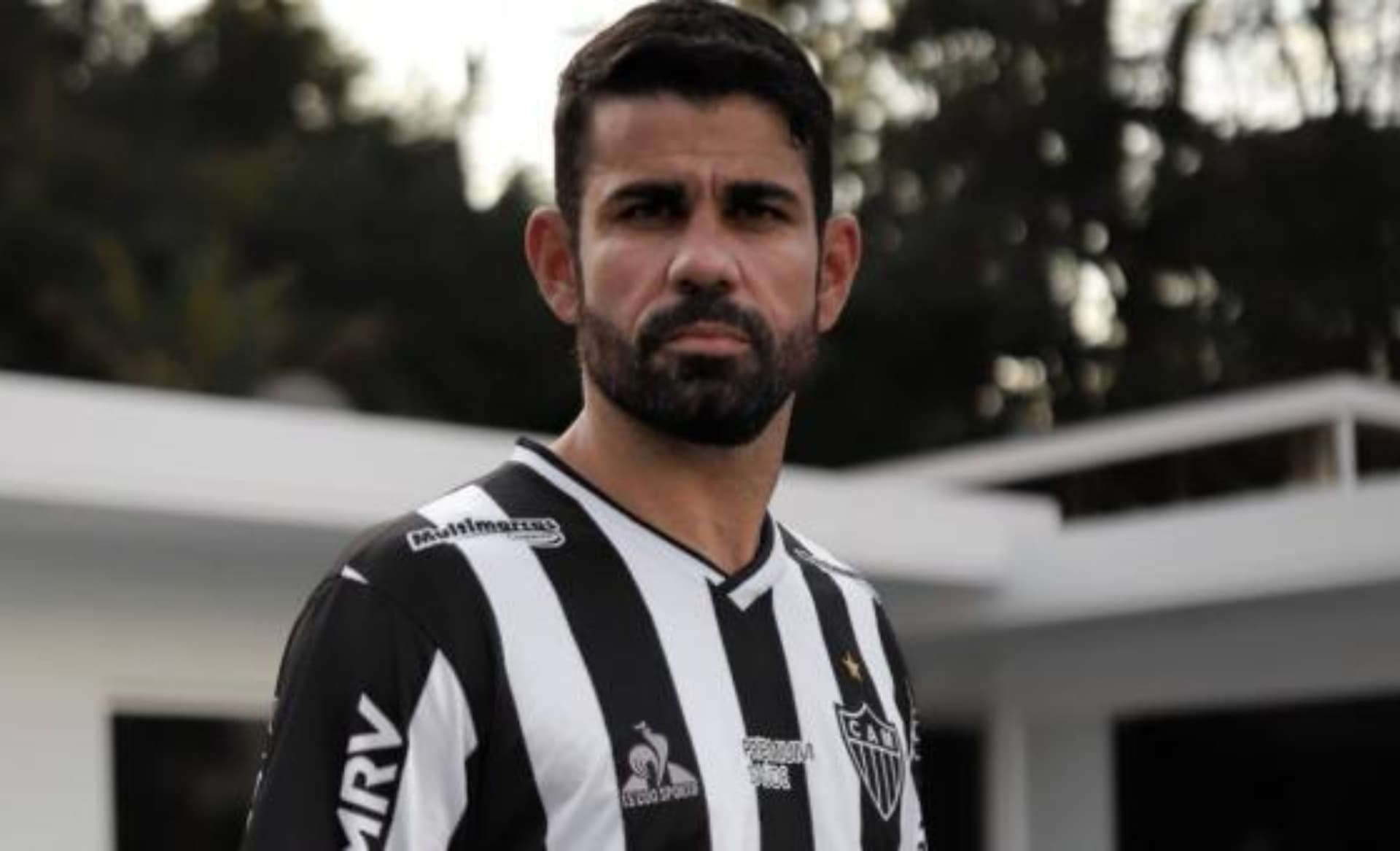 El extremo derecho colombiano Dylan Borrero no tuvo problemas en cederle su número al reconocido delantero Diego Costa, quien llegó al Atlético Mineiro con la misión de seguir haciendo historia y lograr algo en especial.