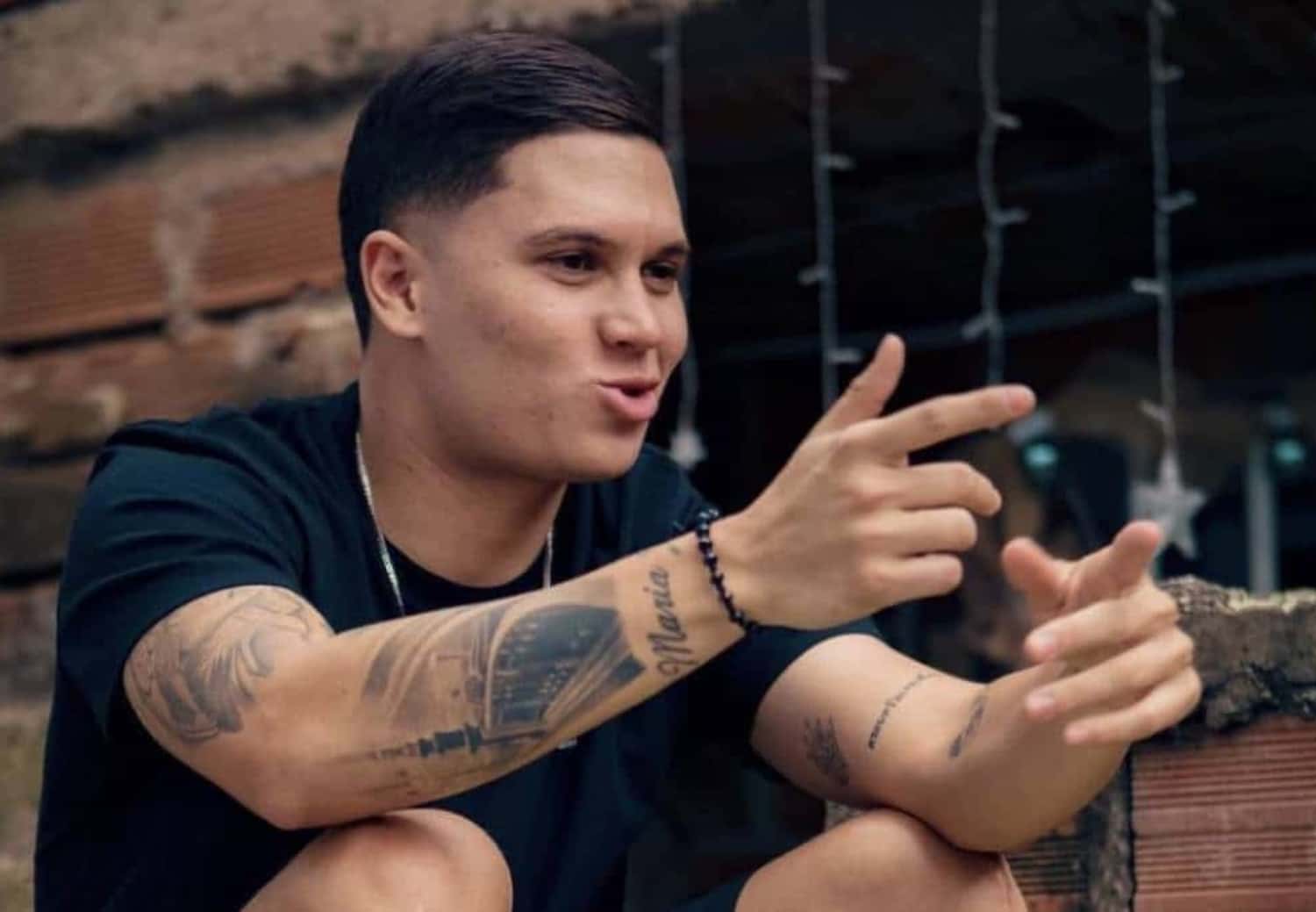 El futbolista colombiano actualmente se encuentra recuperandose de una lesión en Argentina, sin embargo, no pierde el tiempo y dio una noticia a sus aficionados.
