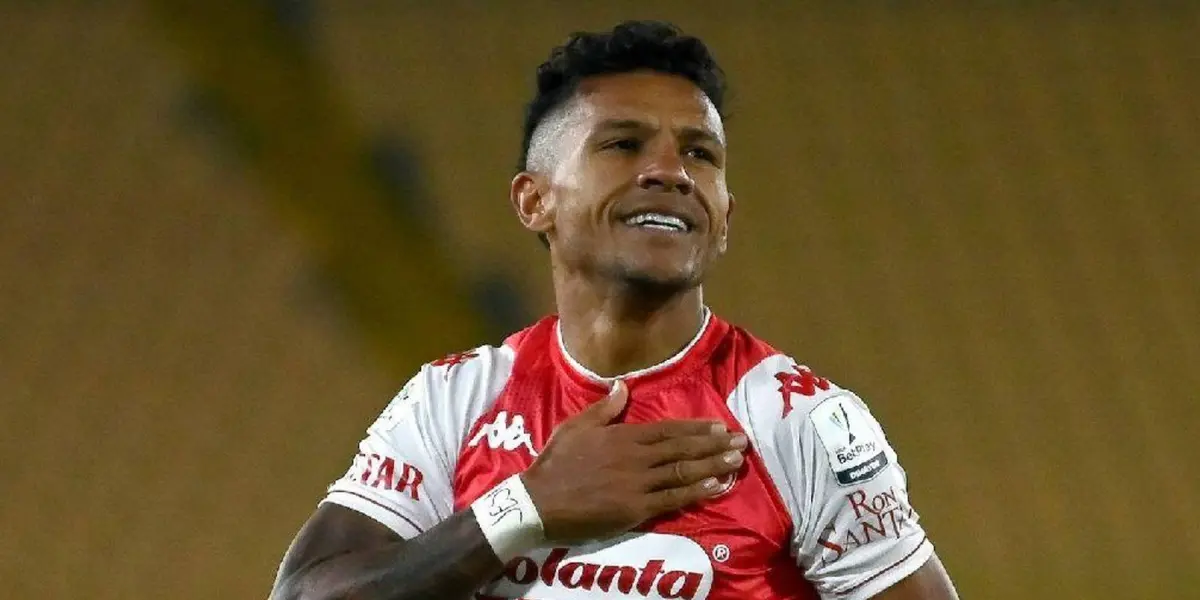 El goleador denunció que fue victima de un hurto en su vehículo.