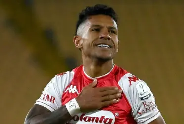 El goleador denunció que fue victima de un hurto en su vehículo.