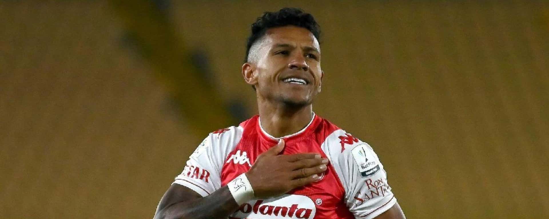 El goleador denunció que fue victima de un hurto en su vehículo.