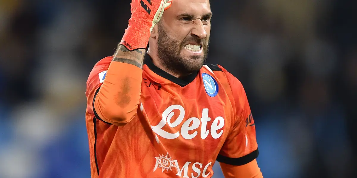 El guardameta David Ospina tiene un Mercedes Benz, además invierte en casas ya que tiene una en Rionegro y otra en Miami.