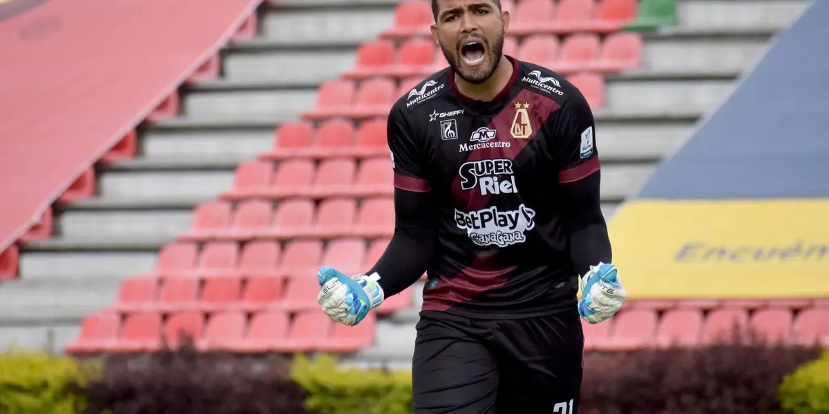 El guardameta salió del área rival y agredió al rival en un acto que lo deja susoendido para el juego frente a Patriotas