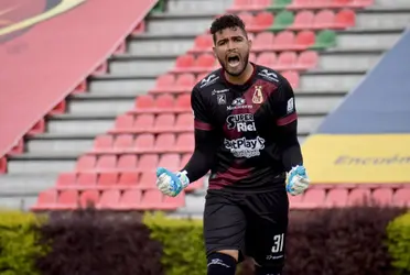 El guardameta salió del área rival y agredió al rival en un acto que lo deja susoendido para el juego frente a Patriotas