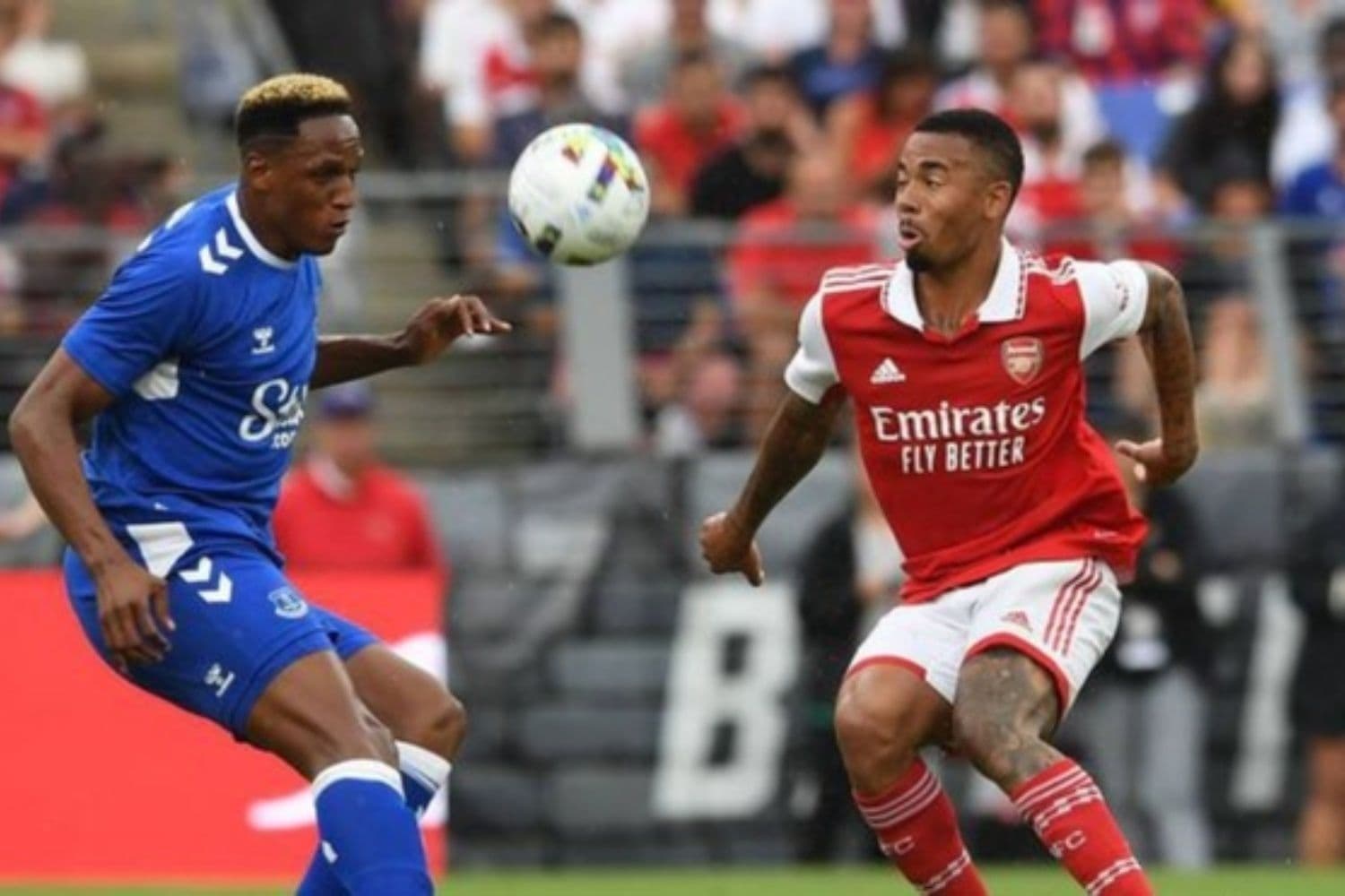 El jugador colombiano estuvo presente en el partido amistoso entre Everton y Arsenal