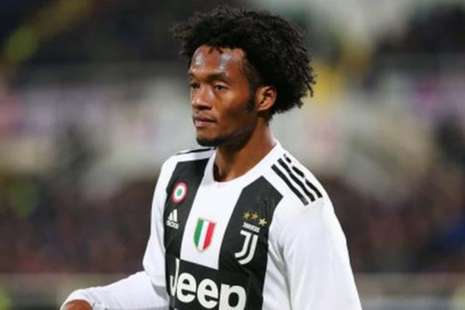 El jugador colombiano no ha llegado a un acuerdo con el equipo para renovar su contrato y se conoció una condición que tendría con el club.