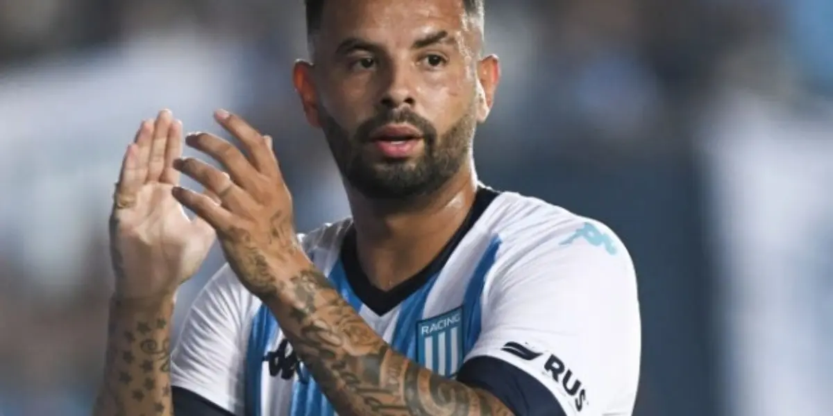 El jugador colombiano no termina de dar la talla en su nuevo club y fue fuertemente abucheado en Argentina.