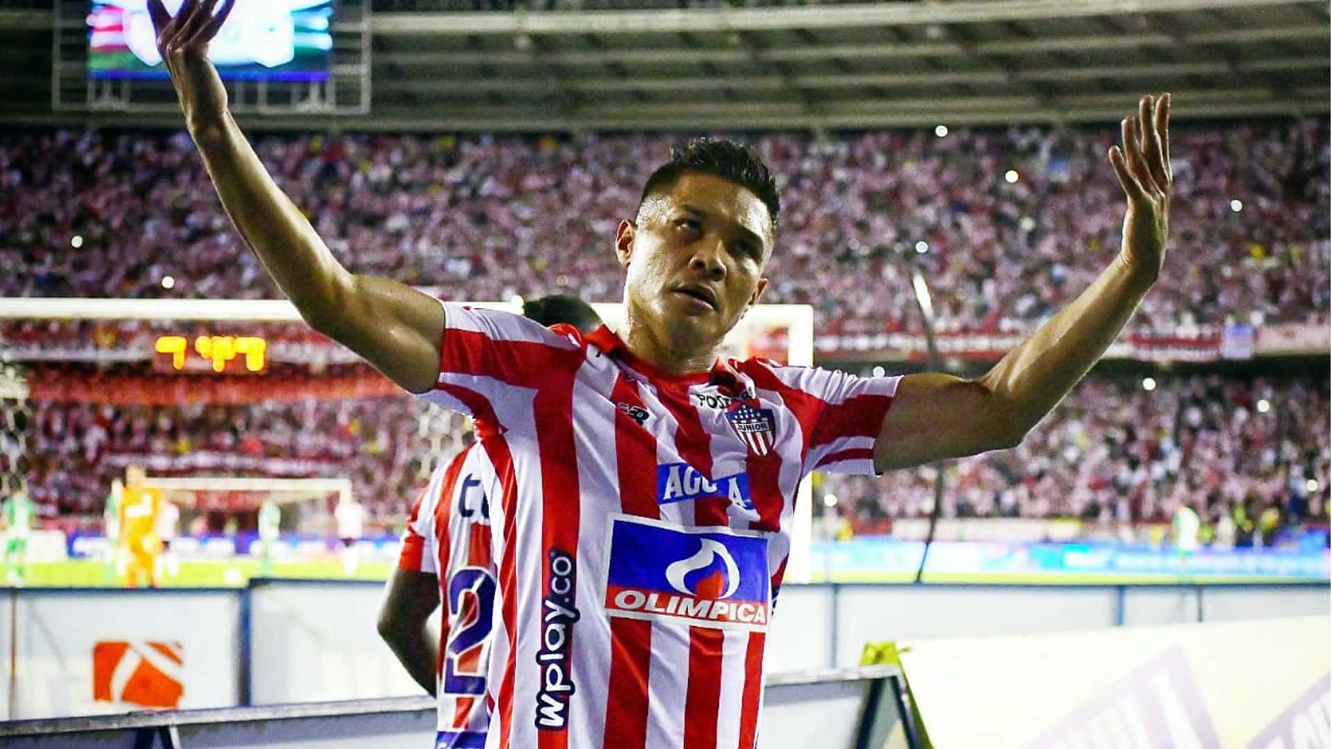 El jugador colombiano tiene los días contados en el Tiburón y ya analiza su futuro.