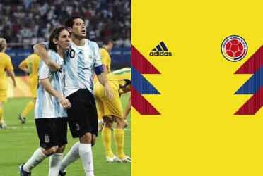 El jugador colombiano tuvo la dicha de intercambiar camiseta con el astro Juan Román Riquelme.