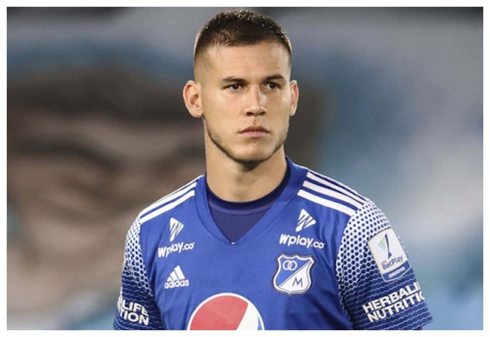 El jugador del Embajador llevó tranquilidad a los fanáticos del club.