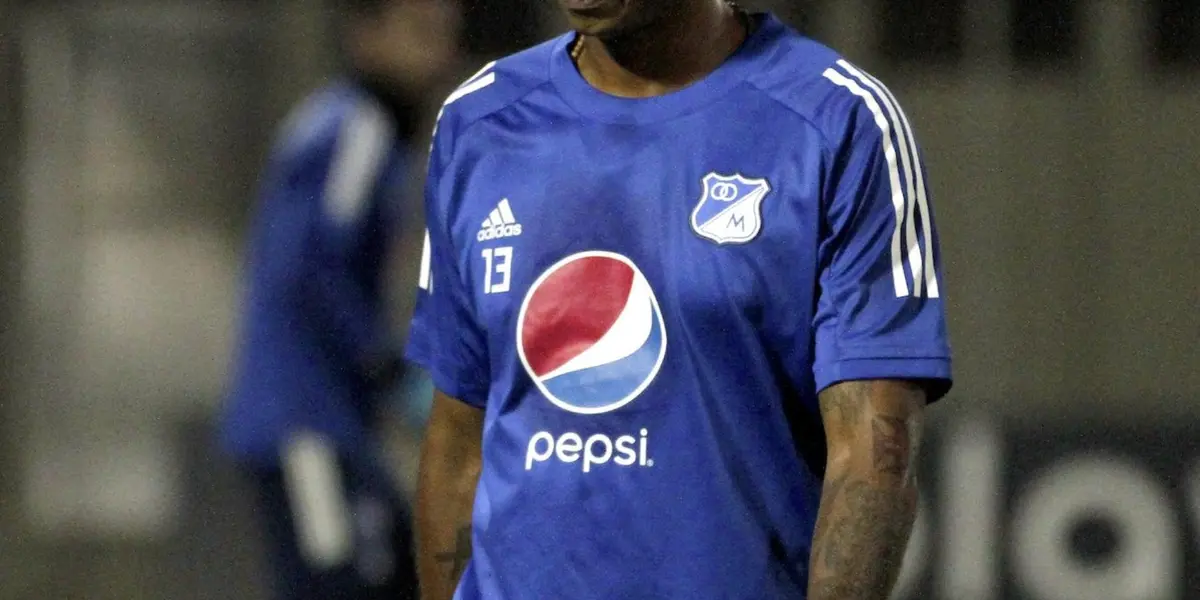 El jugador del Embajador recibió el mejor gesto de uno de sus compañeros de equpo.