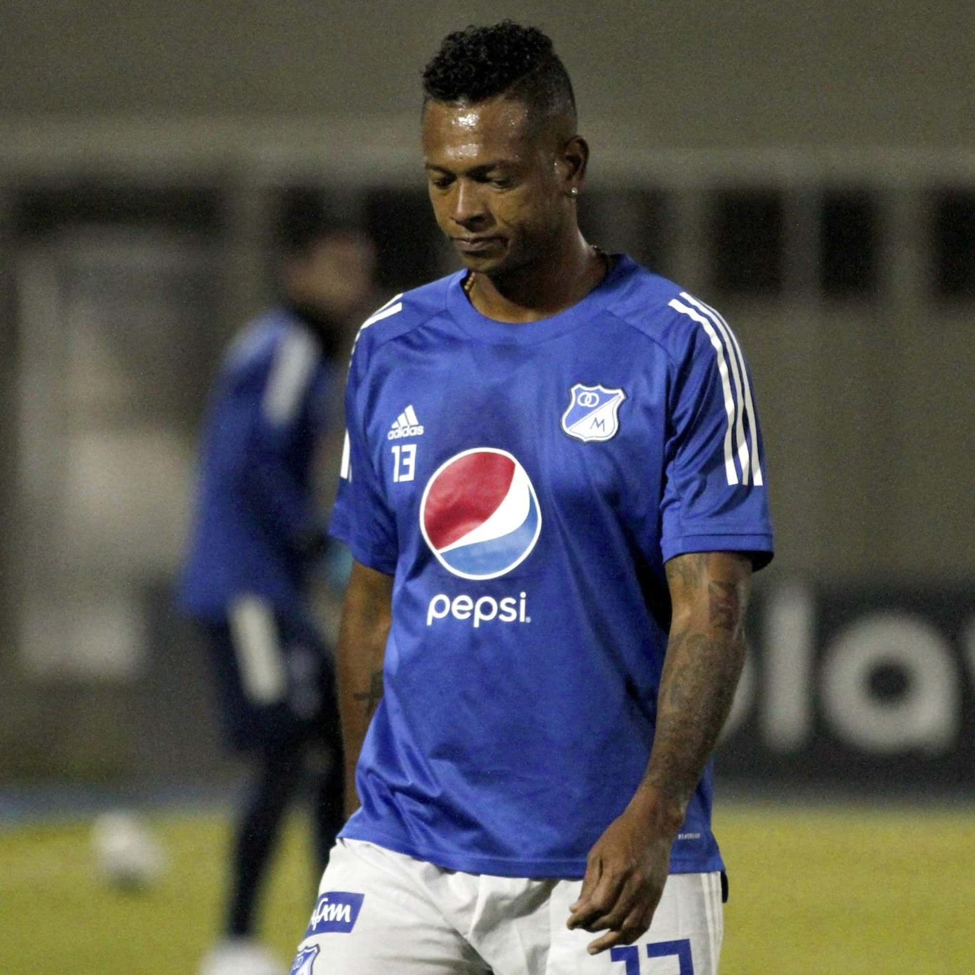 El jugador del Embajador recibió el mejor gesto de uno de sus compañeros de equpo.