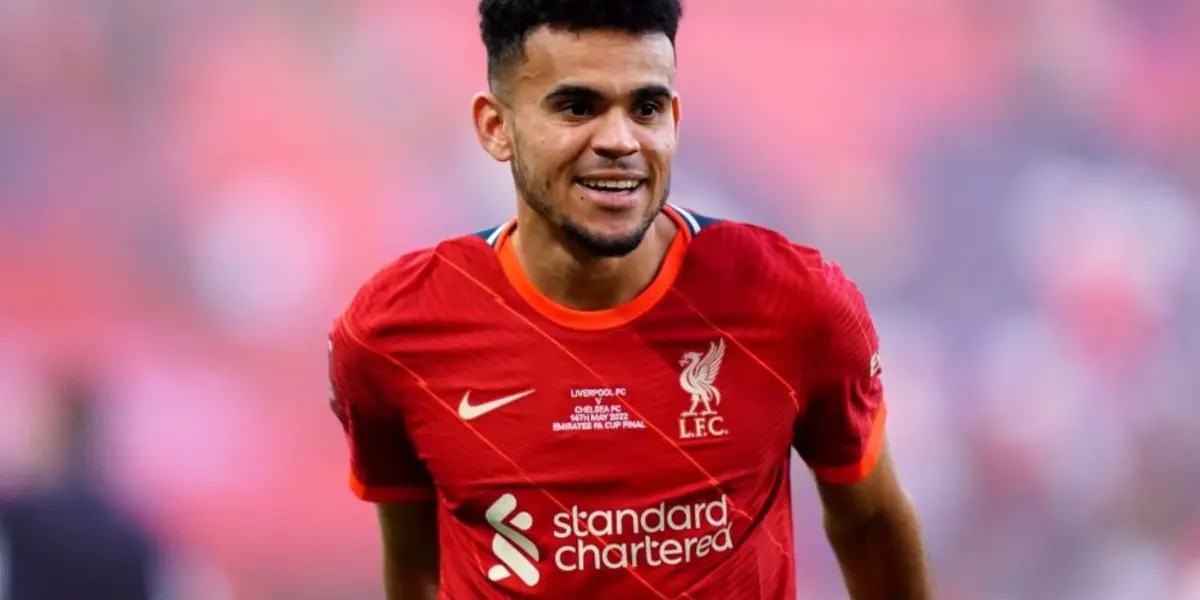 El jugador del equipo inglés regresó a Colombia y tuvo un gran gesto con un aficionado.