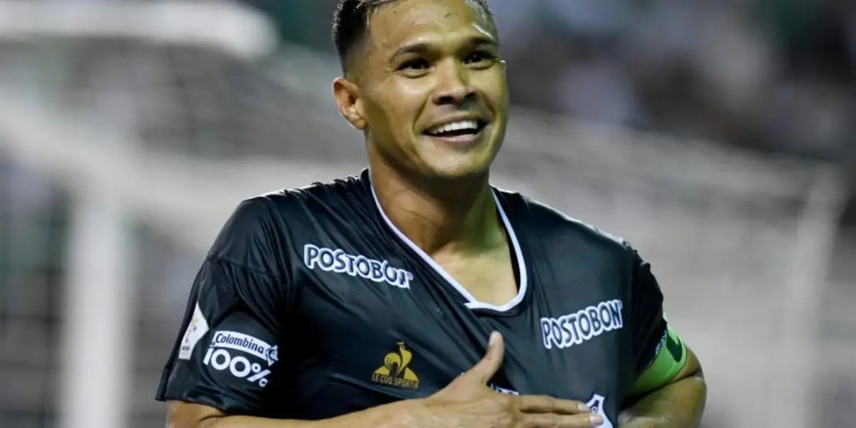 El jugador y referente del Deportivo Cali estaría alerta ante la llegada de un experimentado delantero que ya vistió la camiseta del cuadro azucarero.