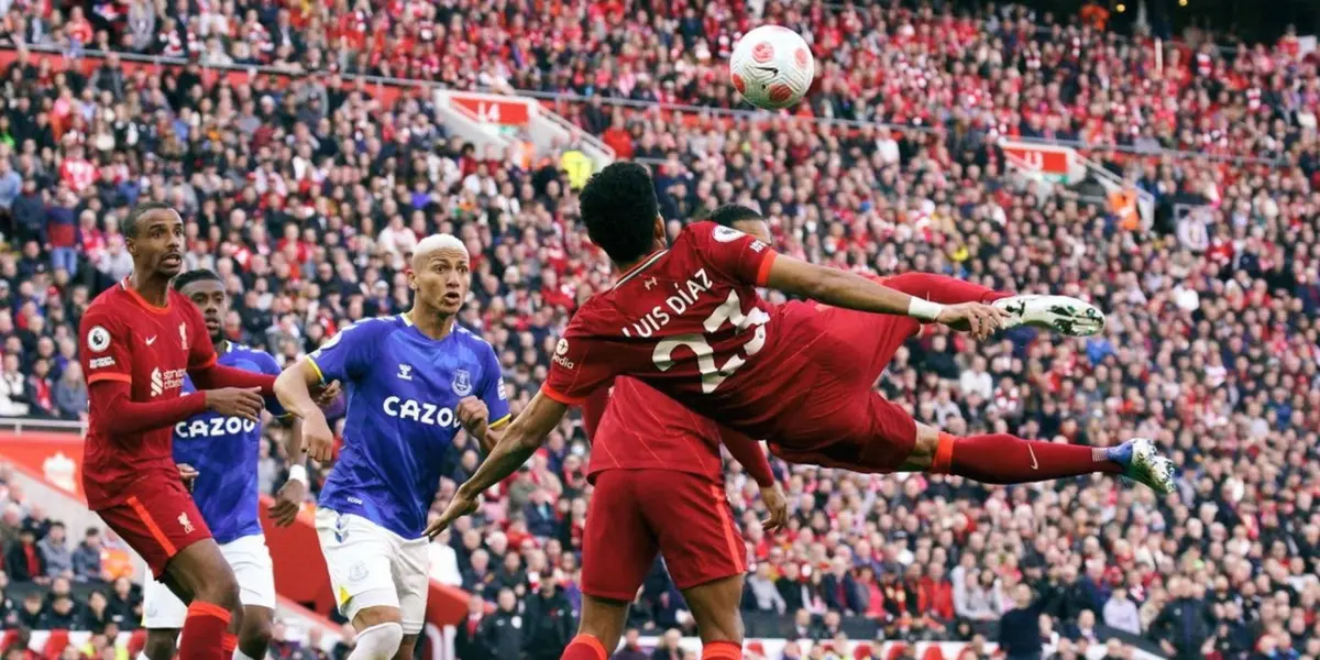 El Liverpool en las redes sociales compartió un vídeo donde aparece la acrobática jugada de Luis Díaz contra el Everton. 