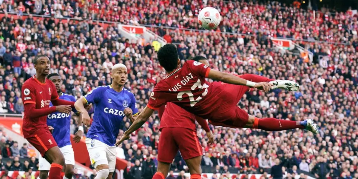 El Liverpool en las redes sociales compartió un vídeo donde aparece la acrobática jugada de Luis Díaz contra el Everton.