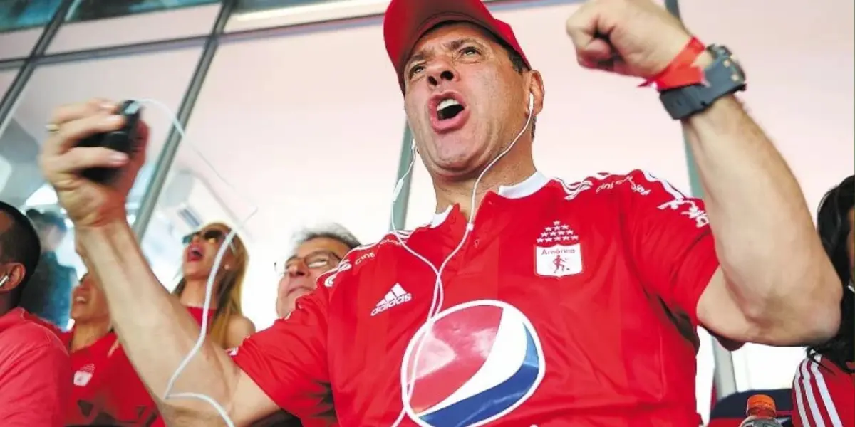 El máximo accionista del club criticó la decisión de jugar a puerta cerrada y apuntó contra las autoridades.