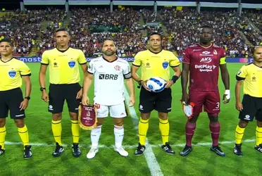 El portero del Deportes Tolima volvió a pifiar en pleno partido y le estamparon un gol insólito.