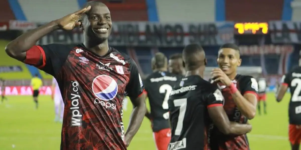 El representante del jugador y el máximo accionista del América hablaron de esta posibilidad.