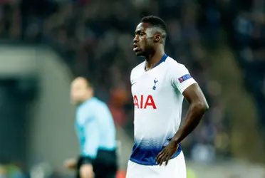 El zaguero del Tottenham se quedó en el banquillo, durante el partido de la Europa League y se pone en duda su llamado a la Selección Colombia. 